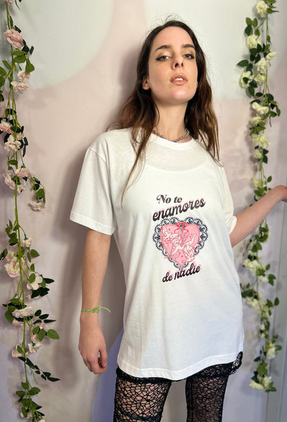 Remera “cora no te enamores de nadie” preventa
