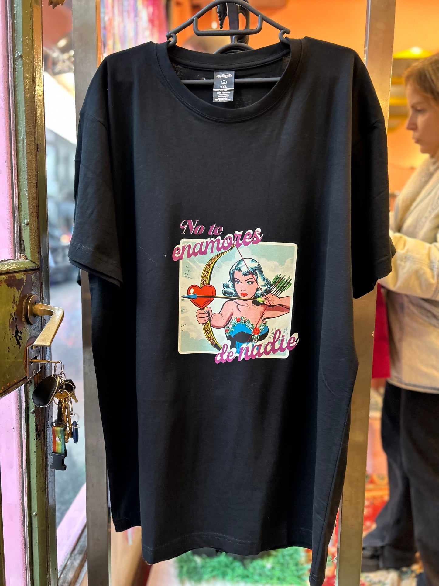 Remera “No te enamores de nadie” preventa